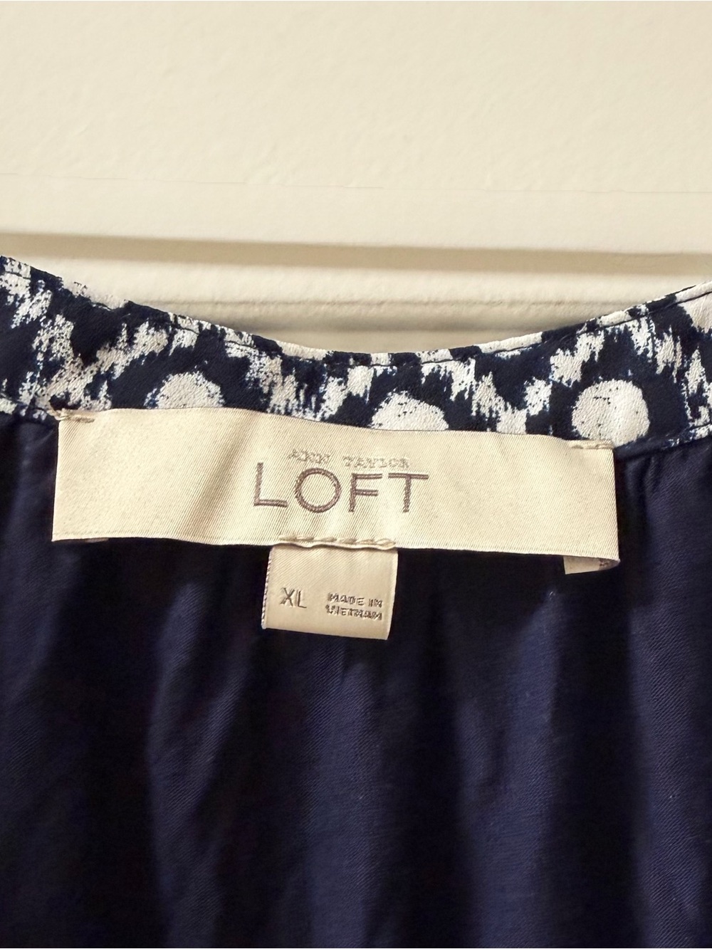 LOFT Navy and White Printed Sleeveless V-Neck Top XL - Picture 2 of 3